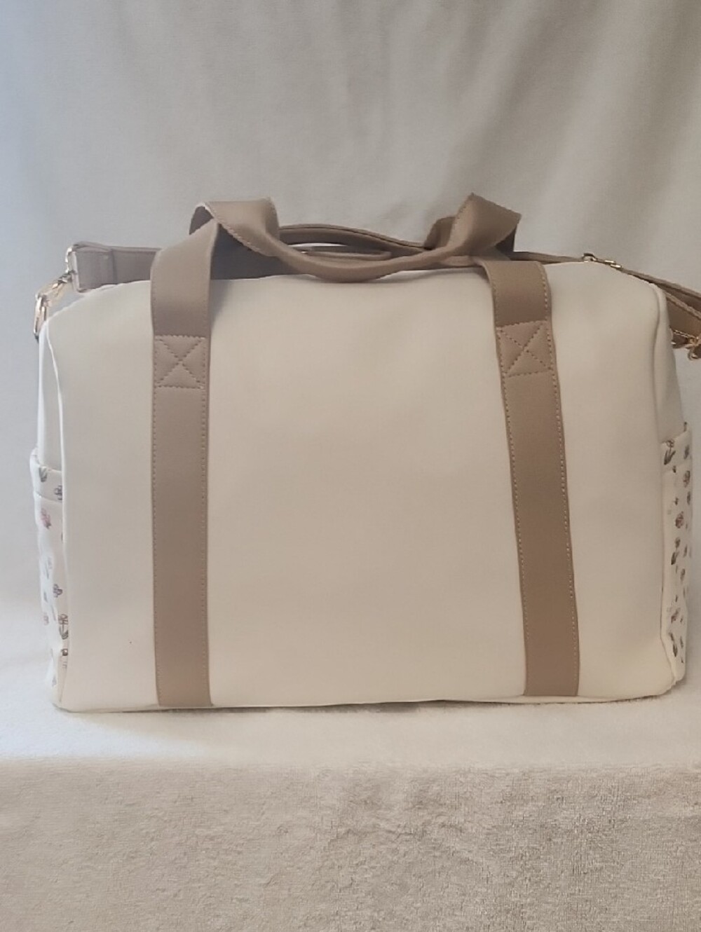 Winnie the Pooh Cream Quilted Travel Tote with Taupe Trim - Picture 3 of 8